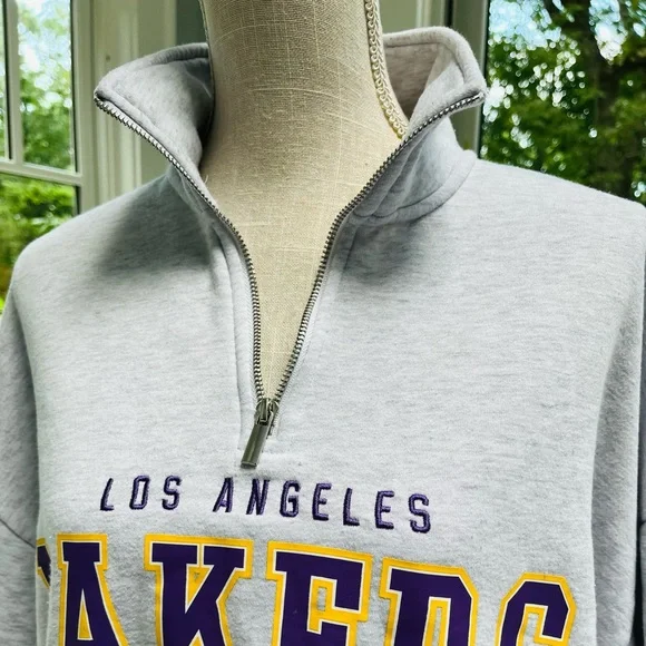 Los Angeles Lakers official NBA zip-up - Picture 2 of 5